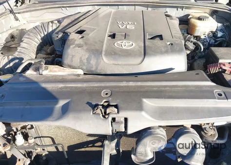 2003 Toyota 4Runner Sr5 V6 z USA, uszkodzony, nr VIN JTEBU14R030006103